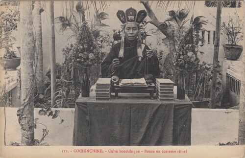 Cochinchine - Culte bouddhique - Bonze en costume rituel - Editeur inconnu rouge numéro 111 - @xxxx #83 