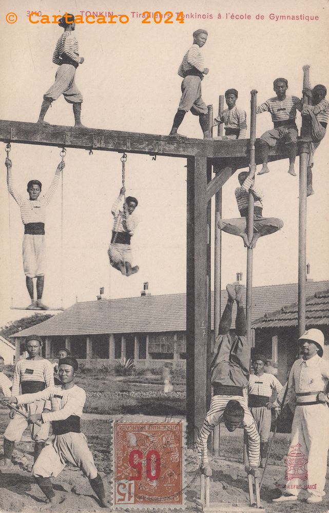 Tonkin - Tirailleurs à l'école de gymnastique Dieulefils 3110 Rouge avec logo