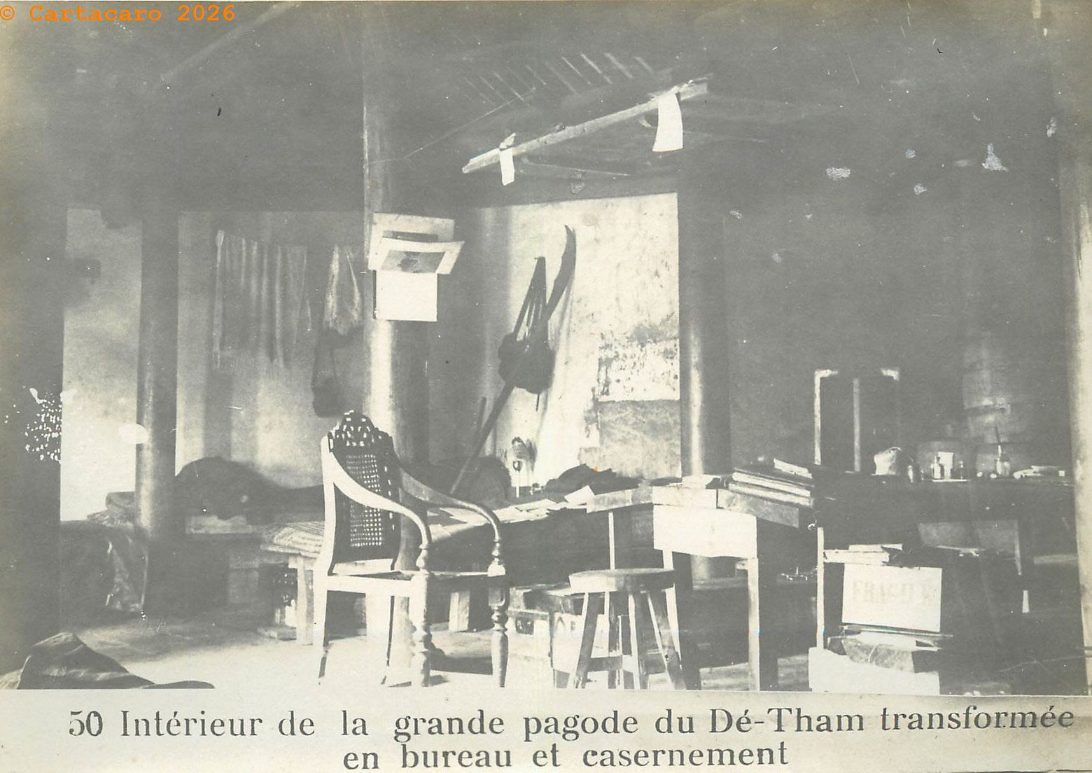 6262- 50 Intérieur de la grande pagode du Dé Tham transformée en bureau et casernement 