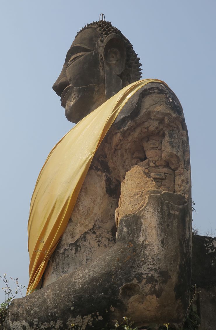 Laos - Xieng Khouang - Bouddha - Bras gauche endommagé #5543