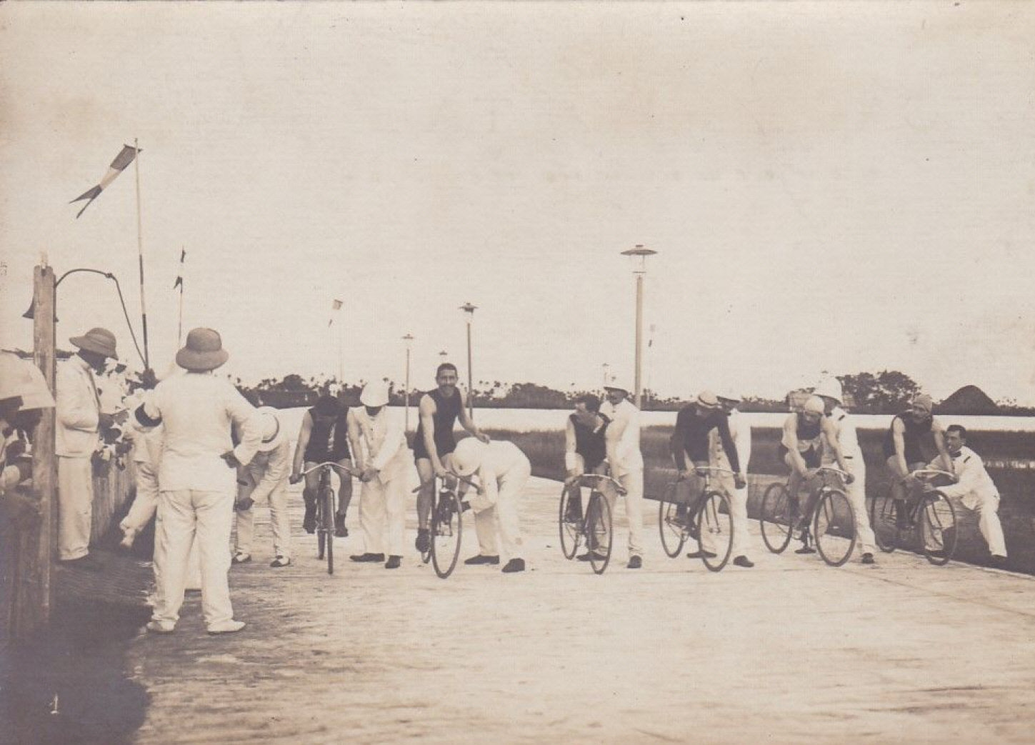 Haiphong - Carte photo - Cyclisme au vélodrome