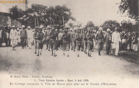 Tonkin 1908 - Le cortége traversant la ville de Hanoï 6 août 1908 - Bonal 3 {JPEG}